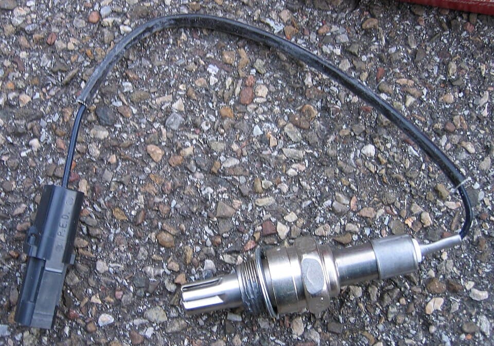 Automotive oxygen sensor with threaded fitting, cable and connector